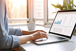 守在就业季中的毕业生，等待青年失业率曲线往下走