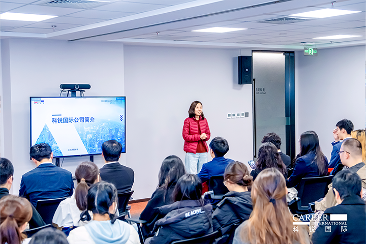 ACCA北京代表处华北企业合作负责人在知名人力资源供应商九州酷游国际北京总部介绍本次参访企业活动的意义和价值